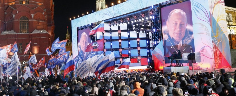 Elezioni in Russia, Putin trionfa con oltre il 76%. Discorso alla folla: “Successo è nostro destino”