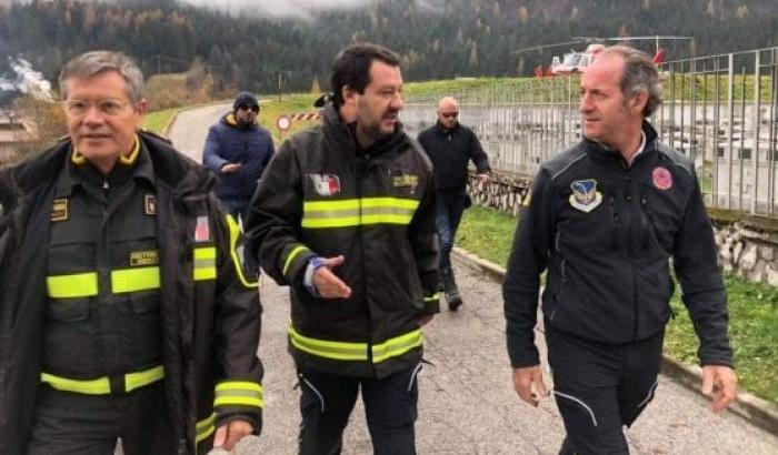 Uso illegittimo della divisa: il sindacato dei pompieri denuncia Salvini