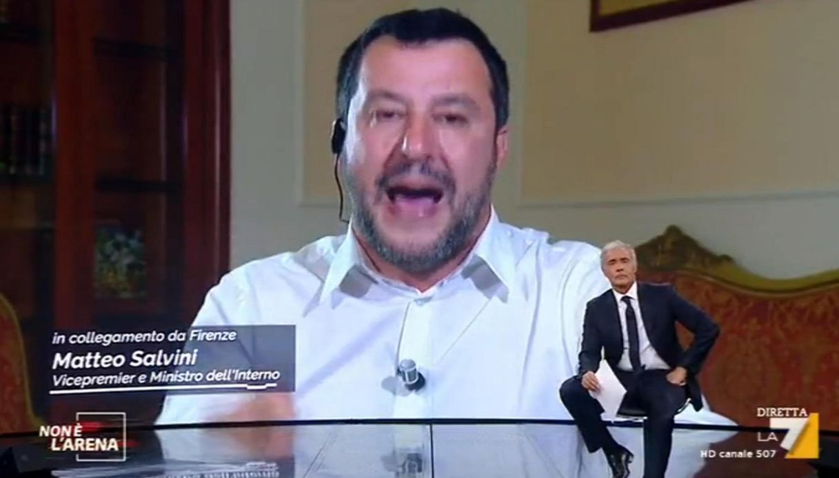 La faccia di Salvini quando scopre in diretta tv lo sbarco della Sea Watch | VIDEO