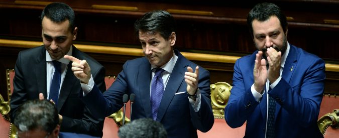 Sondaggi elettorali, gli italiani bocciano la manovra: in calo anche il consenso di Lega e M5s