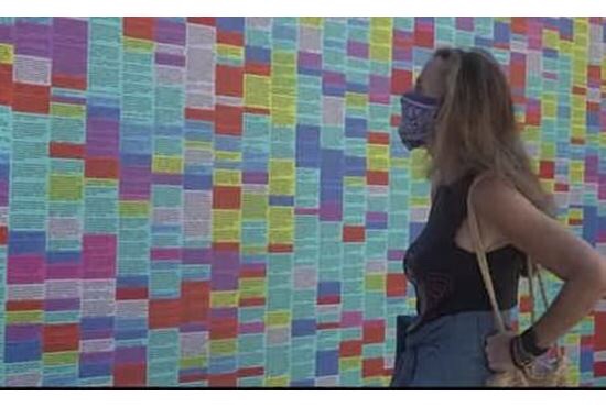 Le bugie di Trump sono oltre 20mila e formano un muro: il “Wall of Lies” a New York | VIDEO