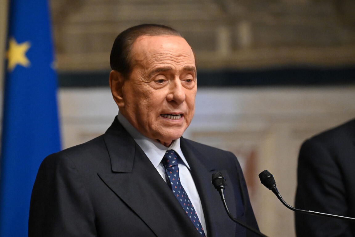 Berlusconi: «Sarà Forza Italia a indicare il premier». Poi attacca i transfughi: «Spariranno come Alfano e Bondi»