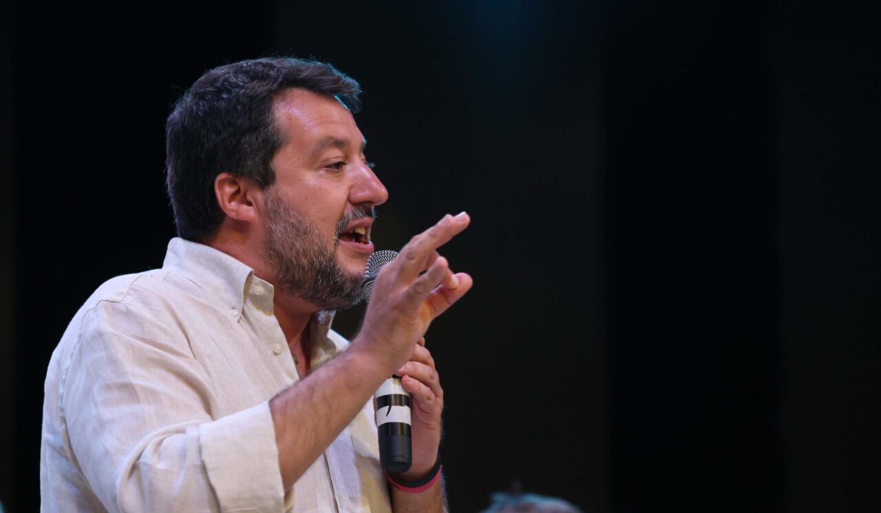 Salvini divide il centrodestra sulle sanzioni a Putin: «Peggiorano la guerra». Meloni: «Devono restare»