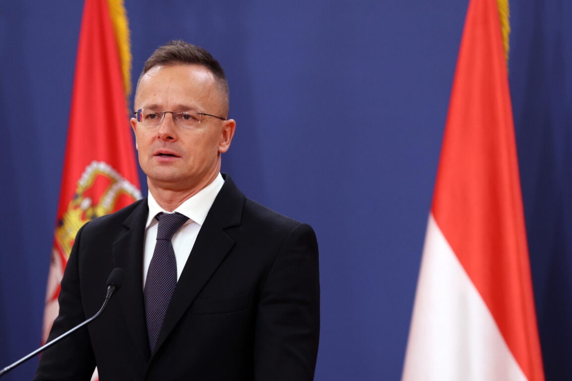 Il ministro ungherese Szijjártó vola a Mosca: parteciperà alla Settimana russa dell’Energia