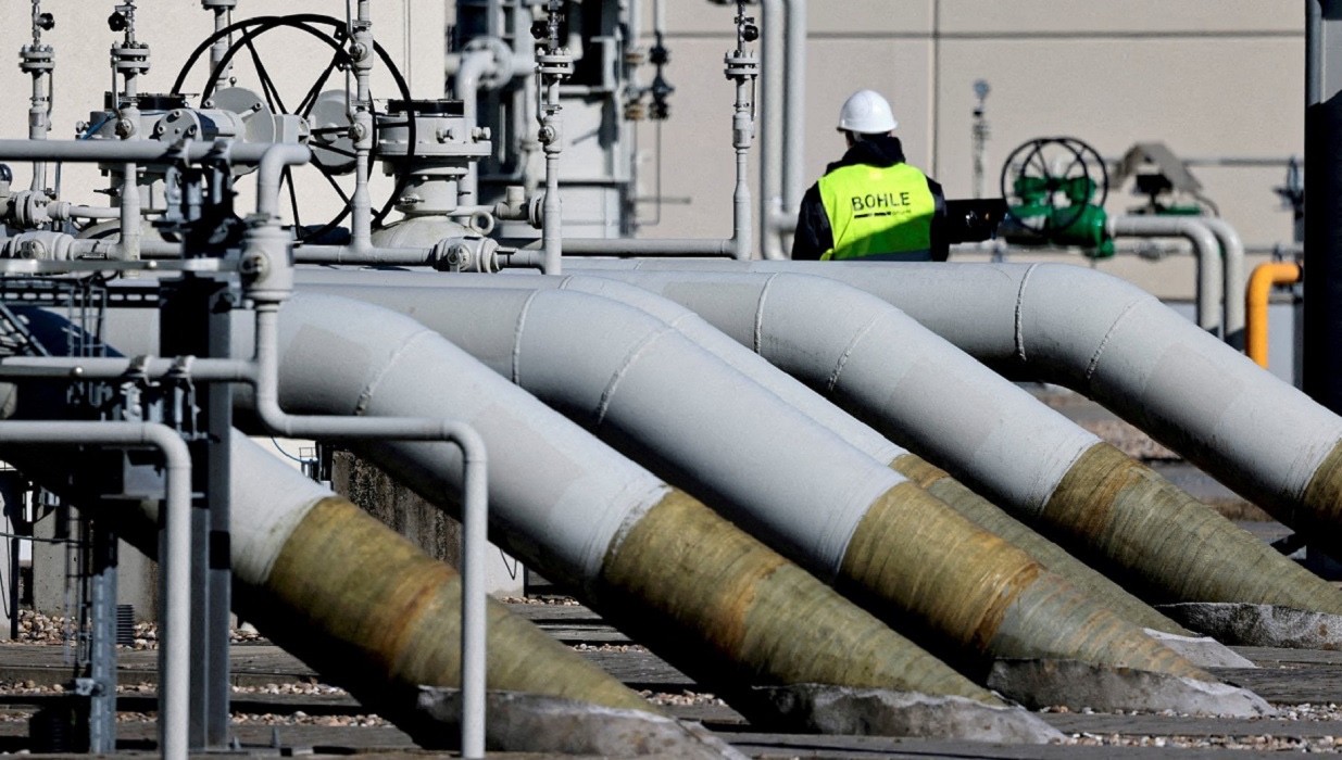 Price Cap, cosa succede con l’accordo Ue sul prezzo del gas: «Bollette in aumento nel 2023, bisogna tagliare i consumi»