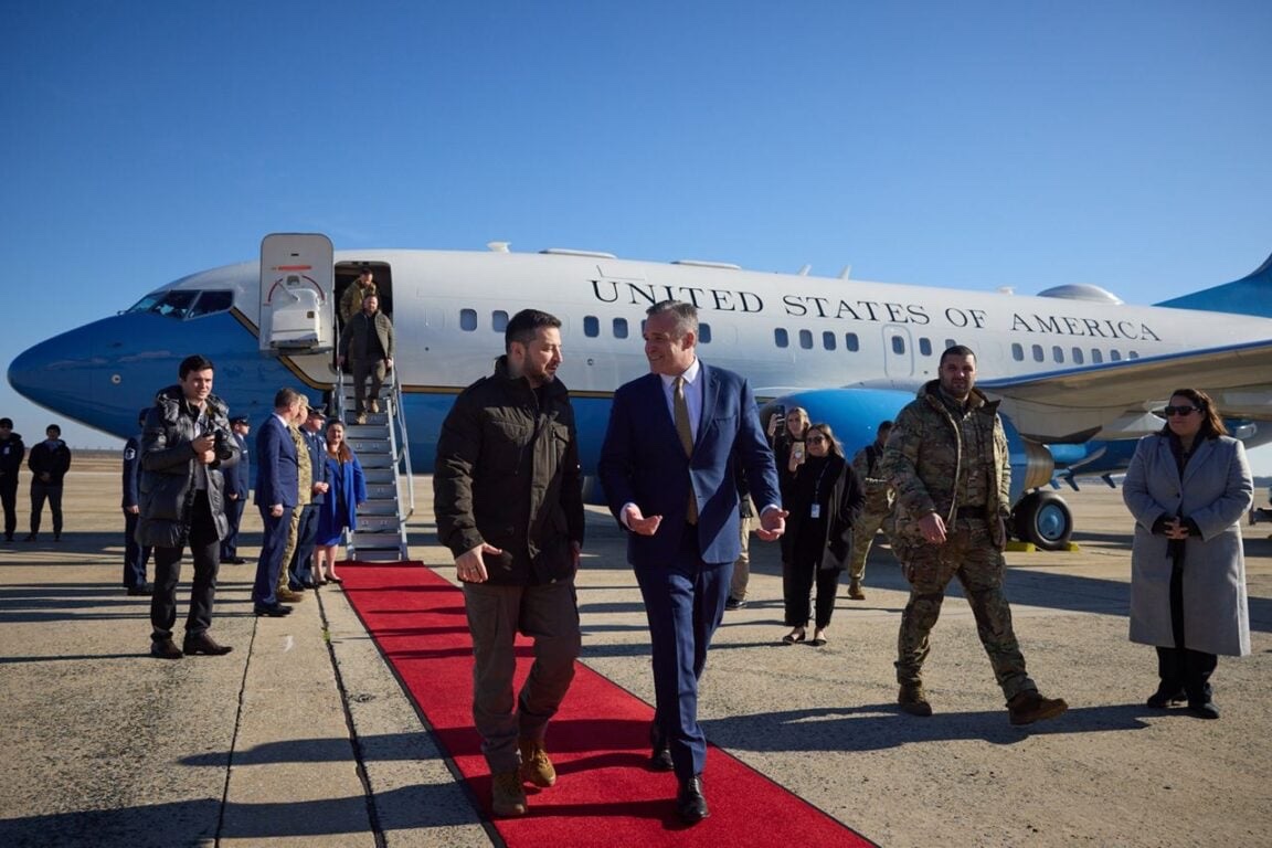 Zelensky a Washington per incontrare Biden: «Grazie al popolo americano. L’anno prossimo restituiremo la libertà all’Ucraina»