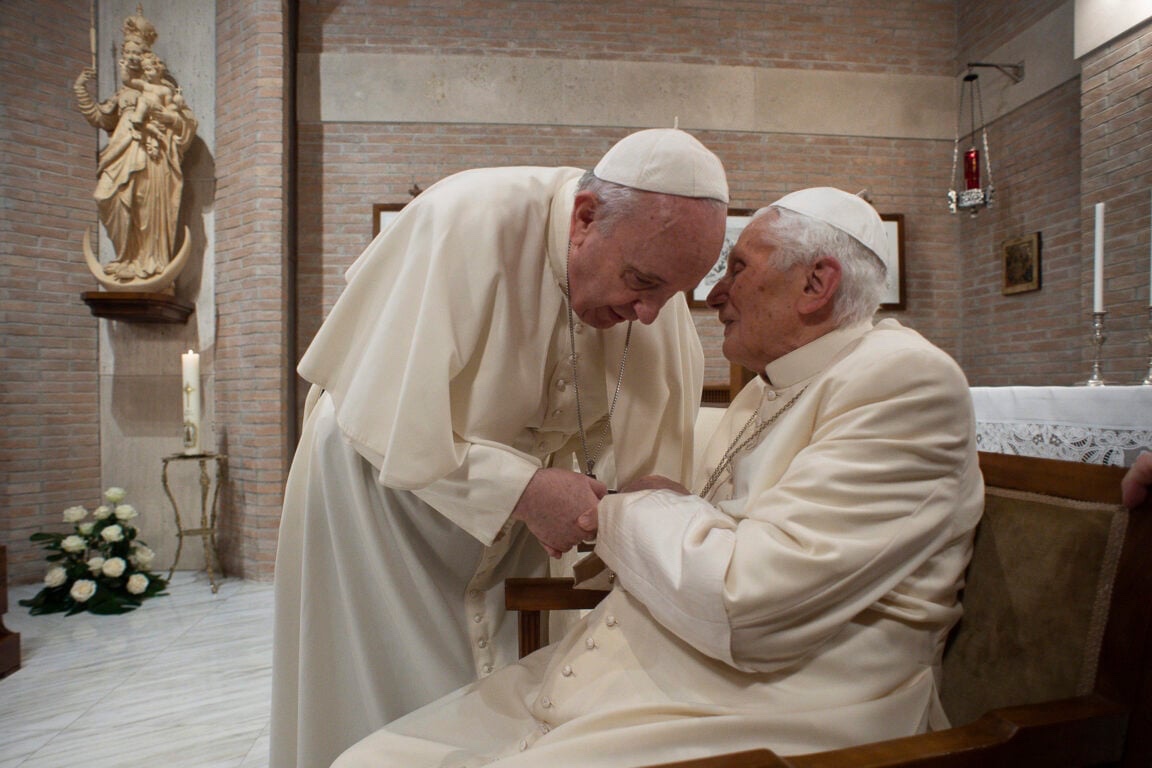 È morto Benedetto XVI: a 95 anni è stato il papa più longevo della storia