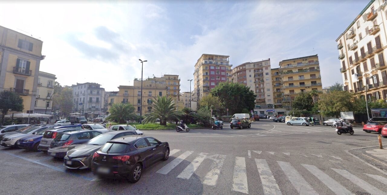 Napoli, parcheggia in divieto di sosta e schiaffeggia la vigilessa che lo multa: condannato a tre mesi di reclusione