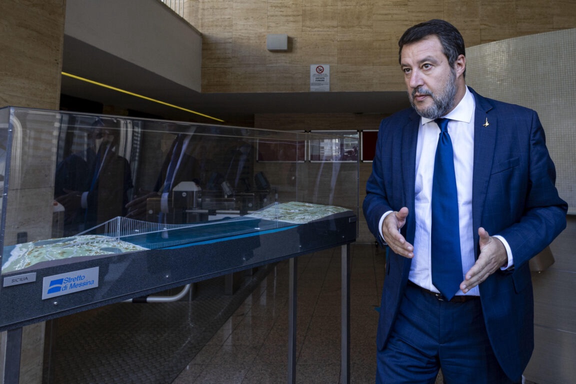 Ponte sullo Stretto, la procura di Roma apre un’indagine dopo l’esposto di Pd, Sinistra e Verdi. Salvini: «La sinistra è contro le opere pubbliche»