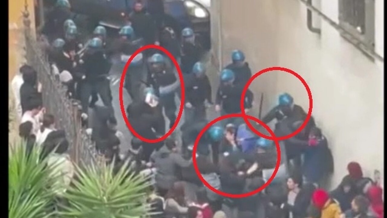 Pisa, i 14 ragazzi manganellati dalla polizia ora rischiano denunce per manifestazione non autorizzata